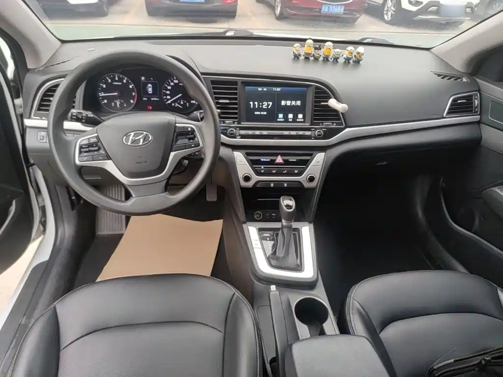 Hyundai Elantra — фото 10