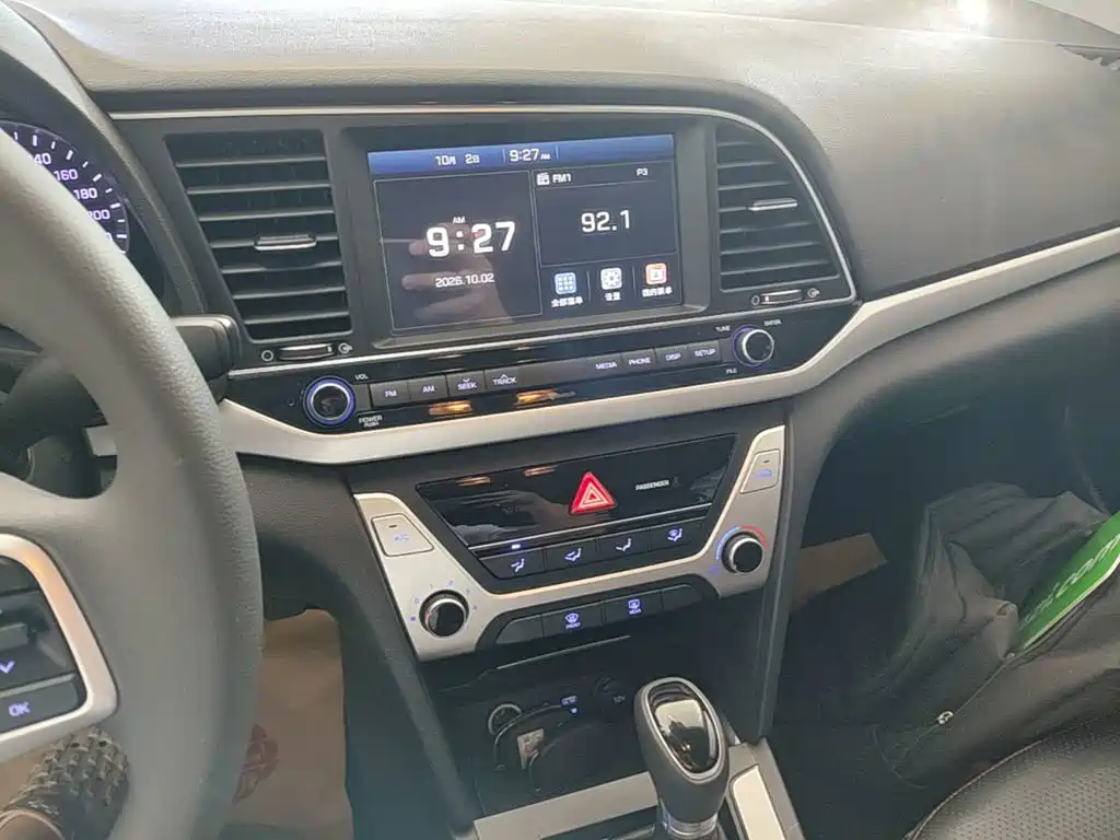 Hyundai Elantra — фото 13