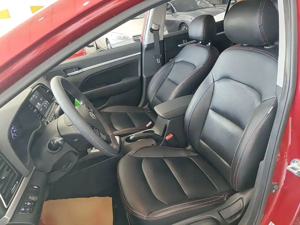 Hyundai Elantra — фото 15