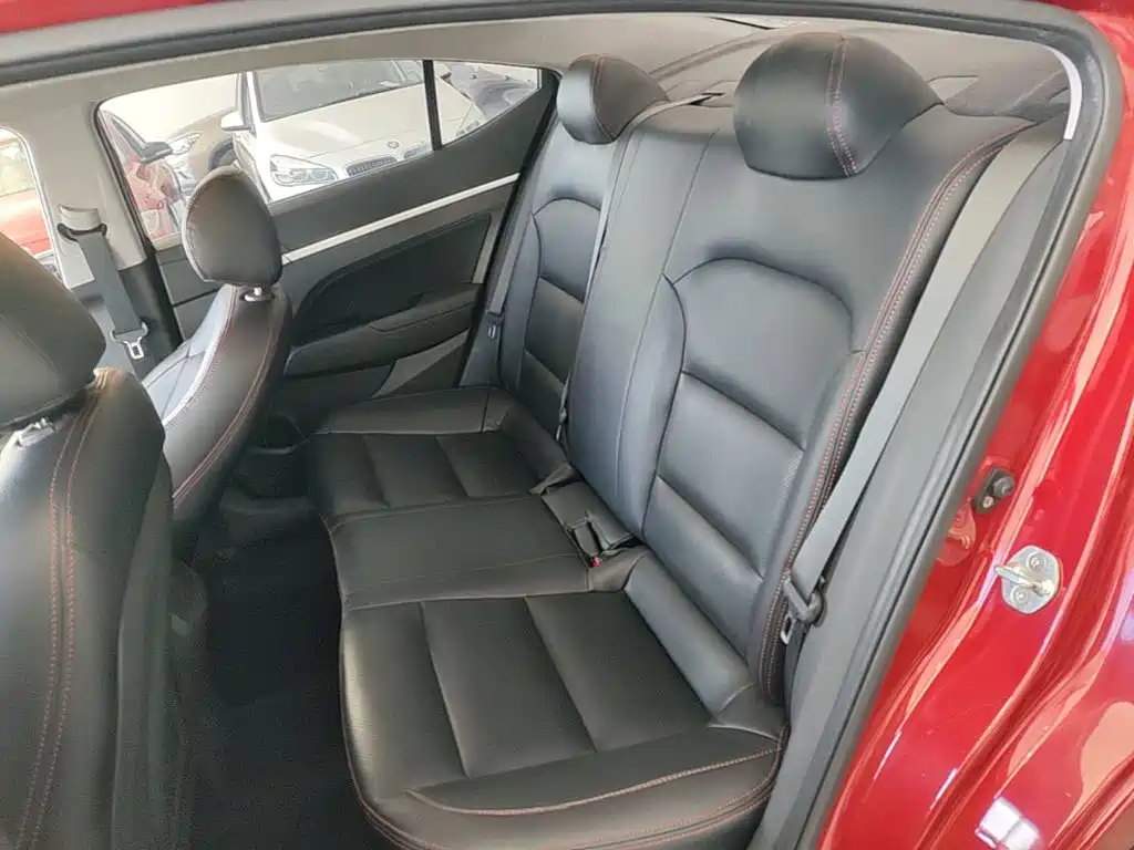Hyundai Elantra — фото 17
