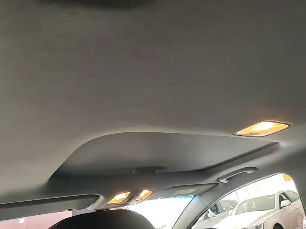 Hyundai Elantra — фото 18