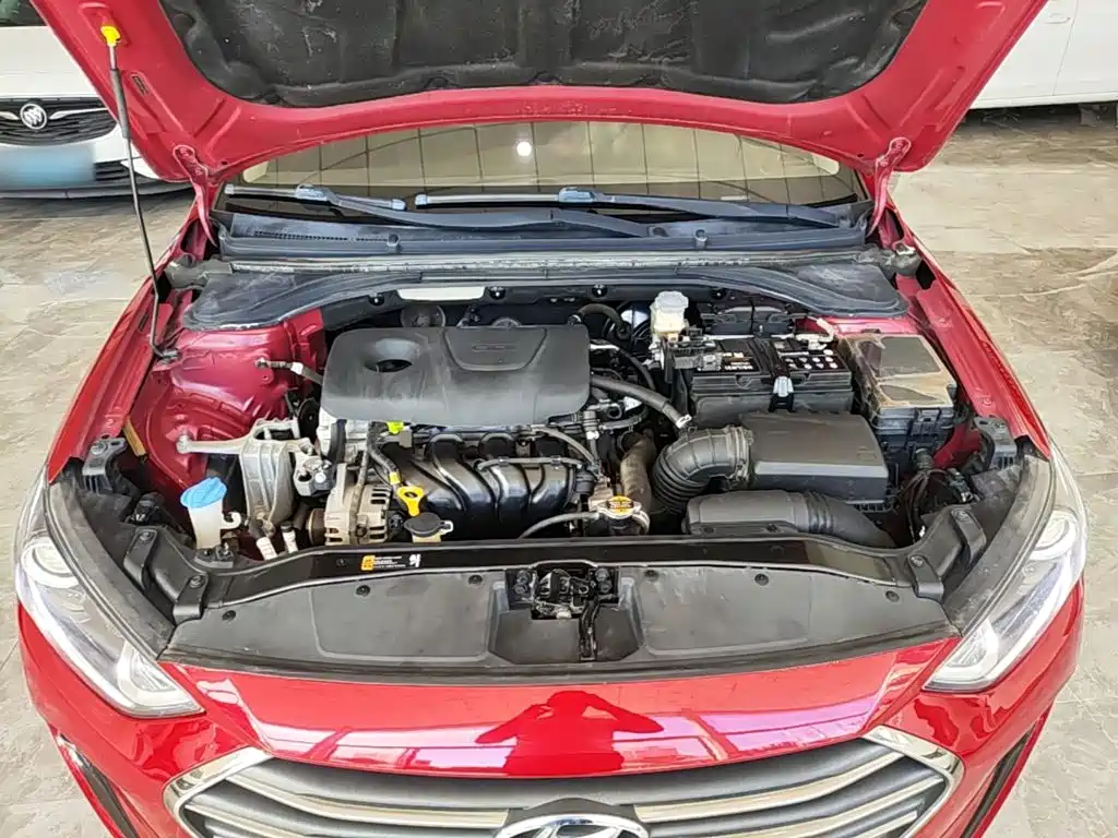 Hyundai Elantra — фото 20