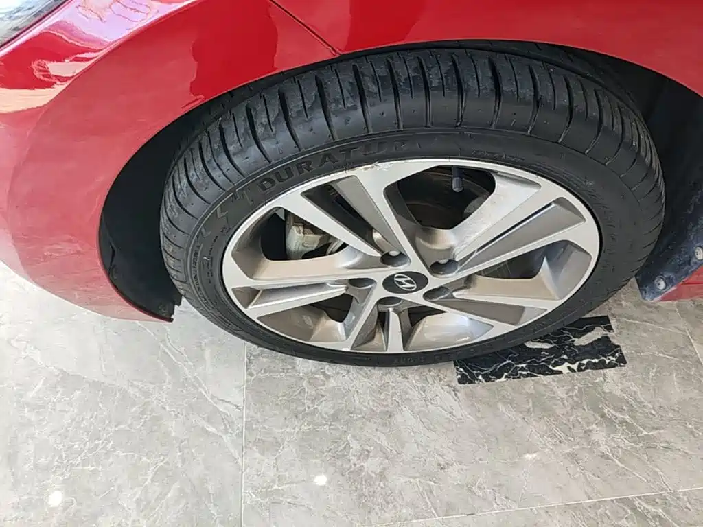 Hyundai Elantra — фото 23