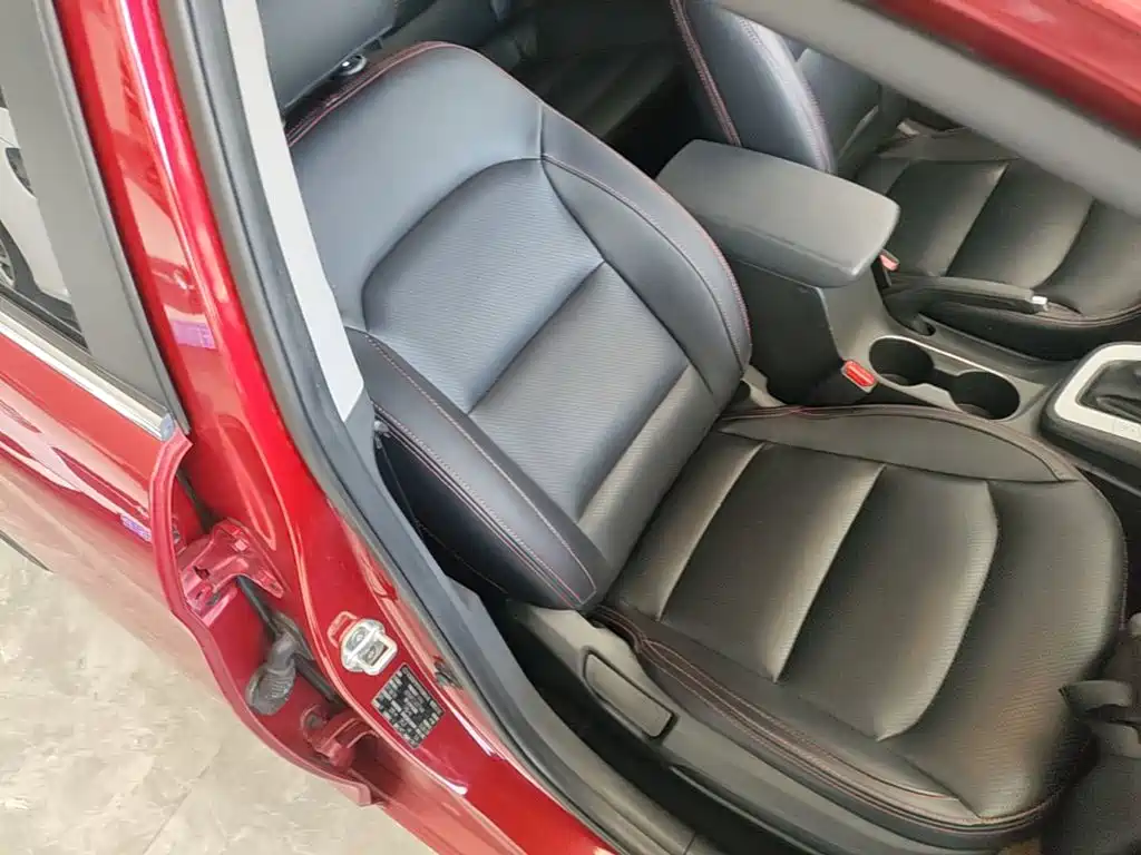 Hyundai Elantra — фото 25