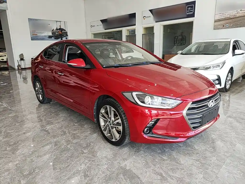 Hyundai Elantra — фото 4
