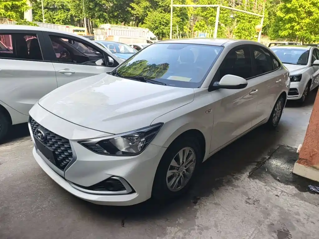 Hyundai Elantra — фото 2
