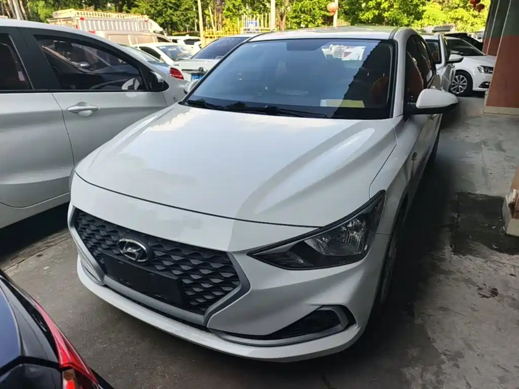 Hyundai Elantra — фото 3