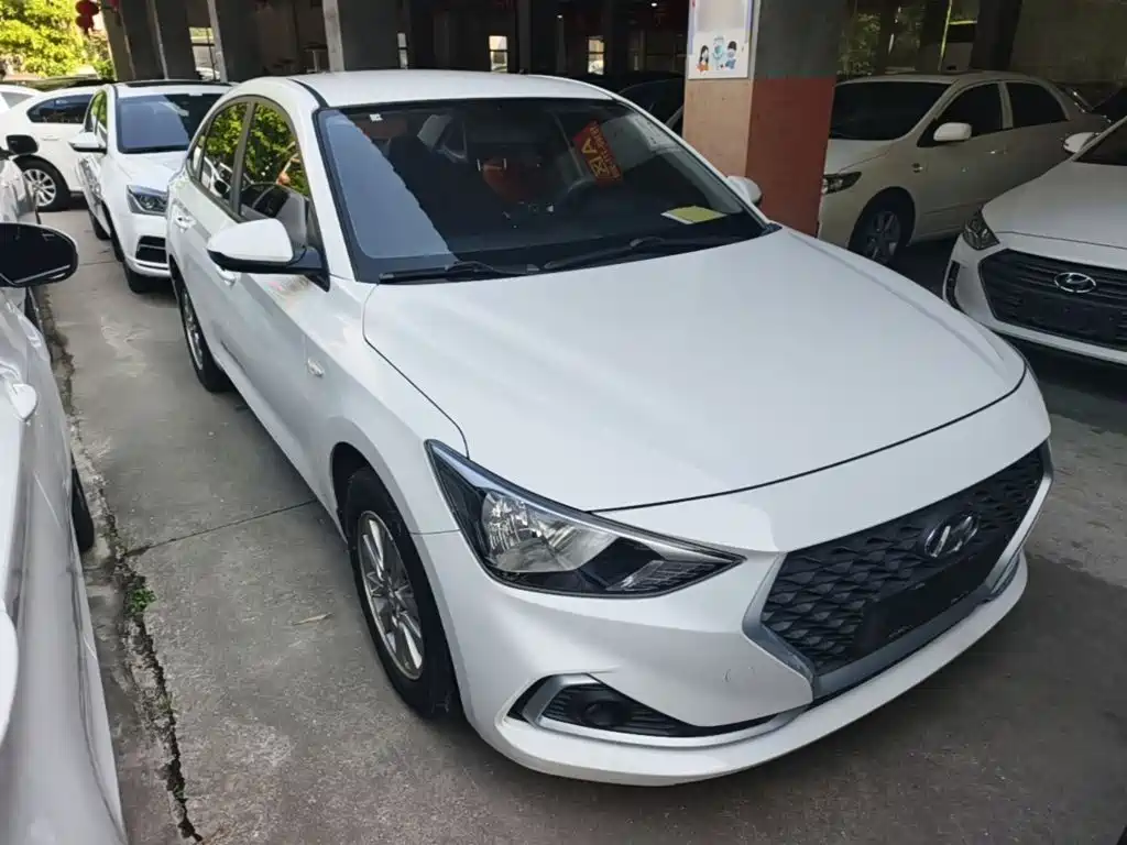 Hyundai Elantra — фото 4