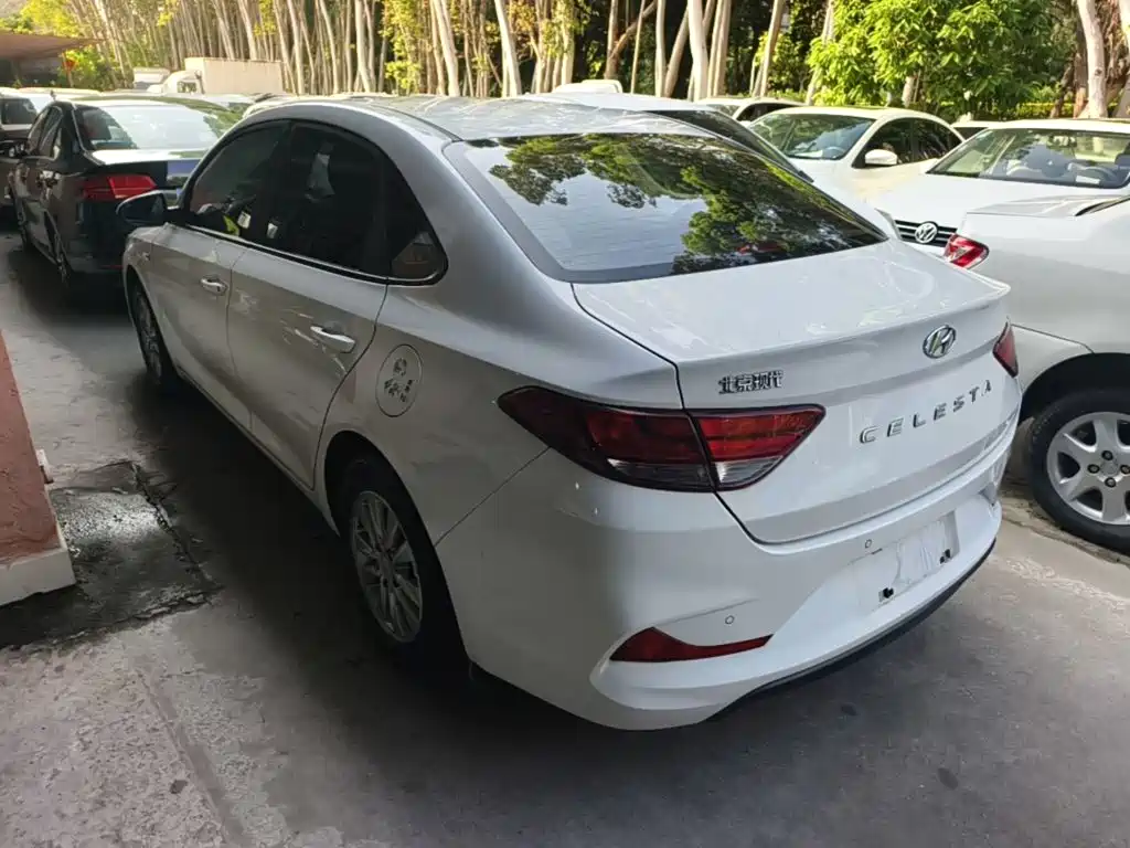Hyundai Elantra — фото 5