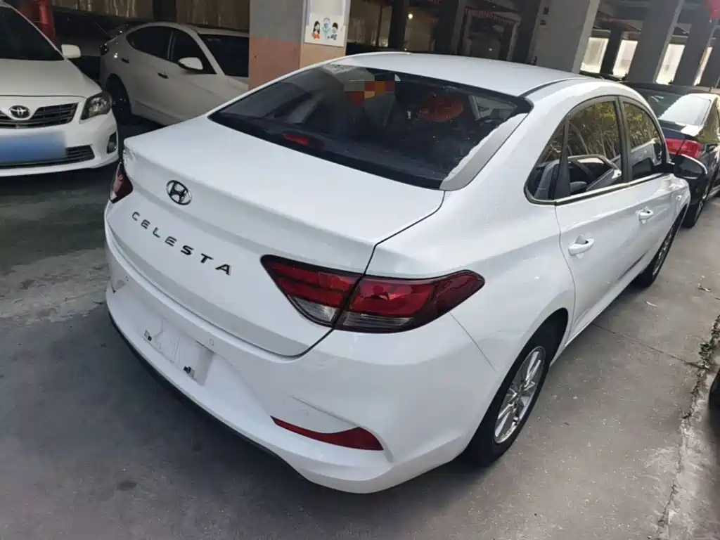 Hyundai Elantra — фото 7