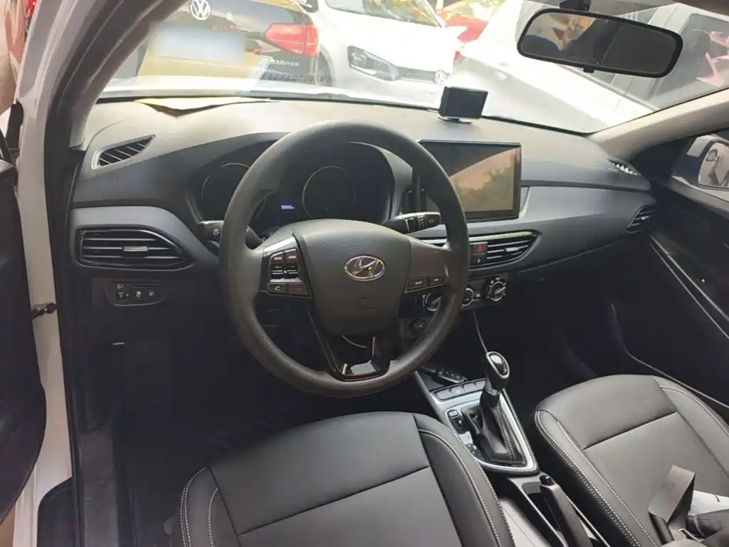 Hyundai Elantra — фото 10
