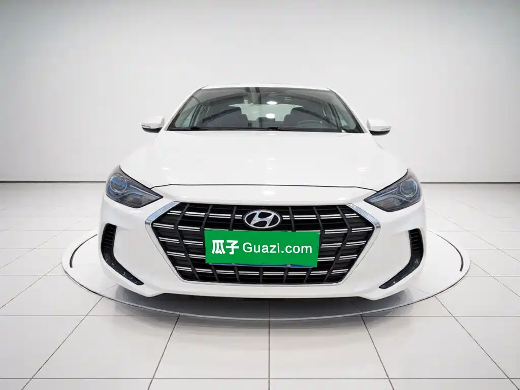 Hyundai Elantra — фото 2