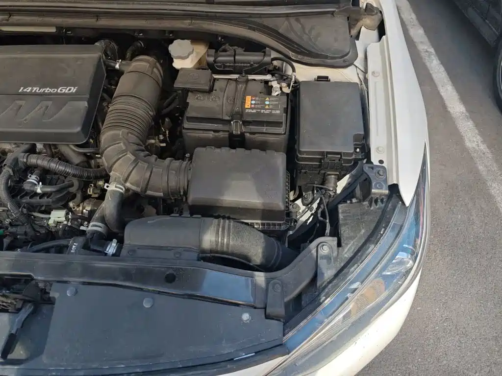Hyundai Elantra — фото 21