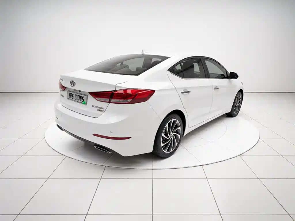 Hyundai Elantra — фото 4