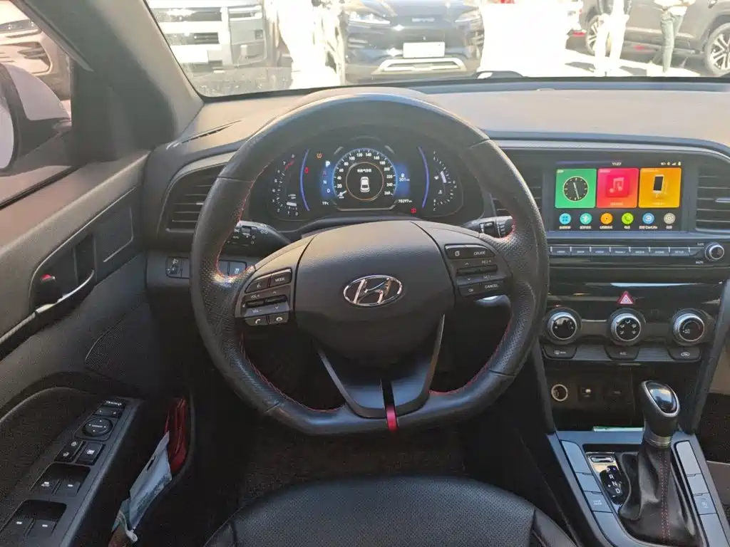 Hyundai Elantra — фото 6