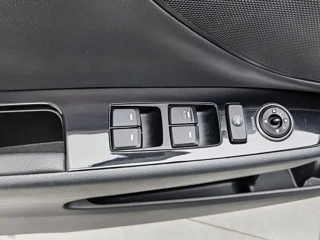 Hyundai Mistra — фото 9