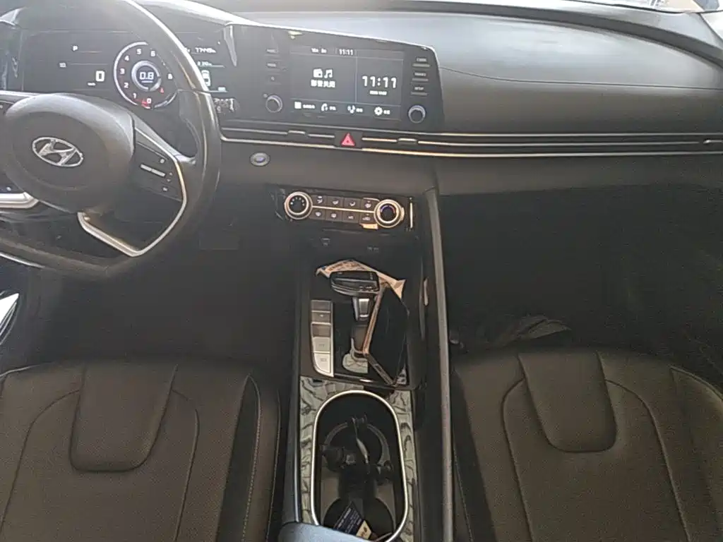 Hyundai Elantra — фото 13