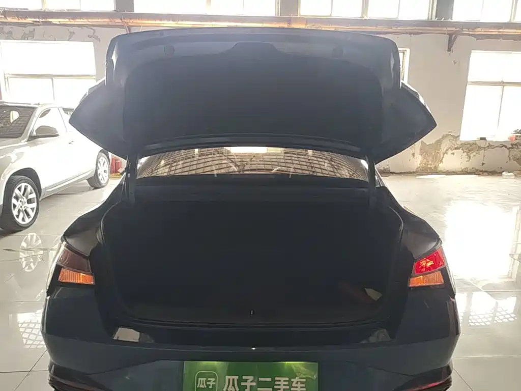 Hyundai Elantra — фото 19