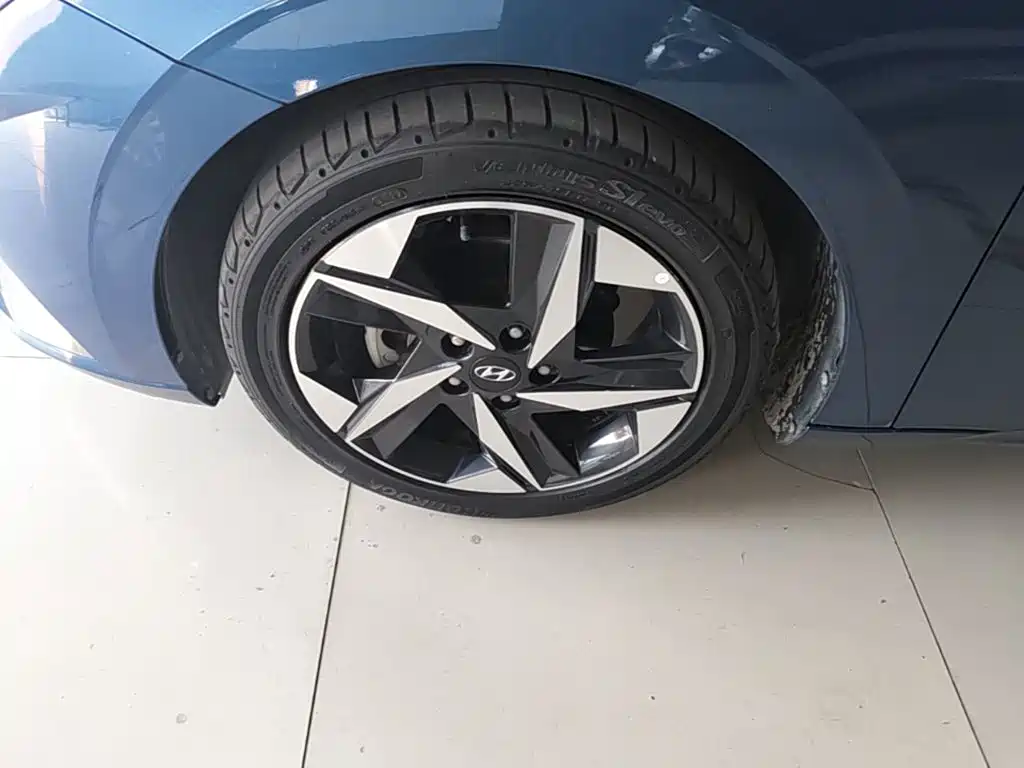 Hyundai Elantra — фото 23