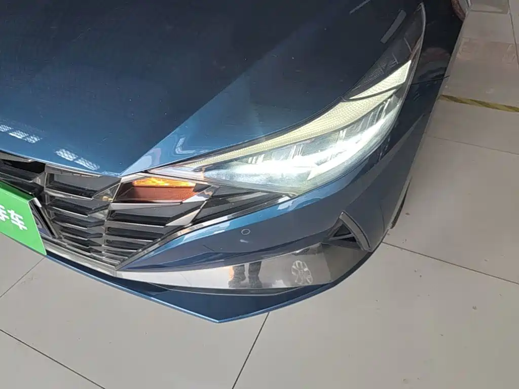 Hyundai Elantra — фото 24