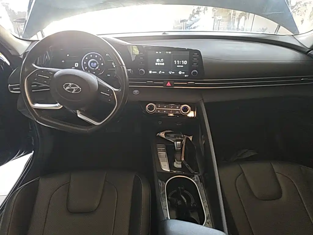 Hyundai Elantra — фото 10