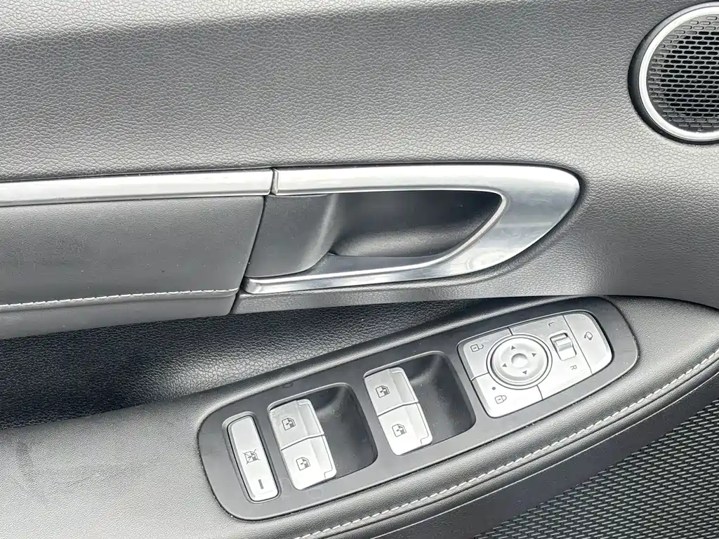 Hyundai Sonata — фото 19