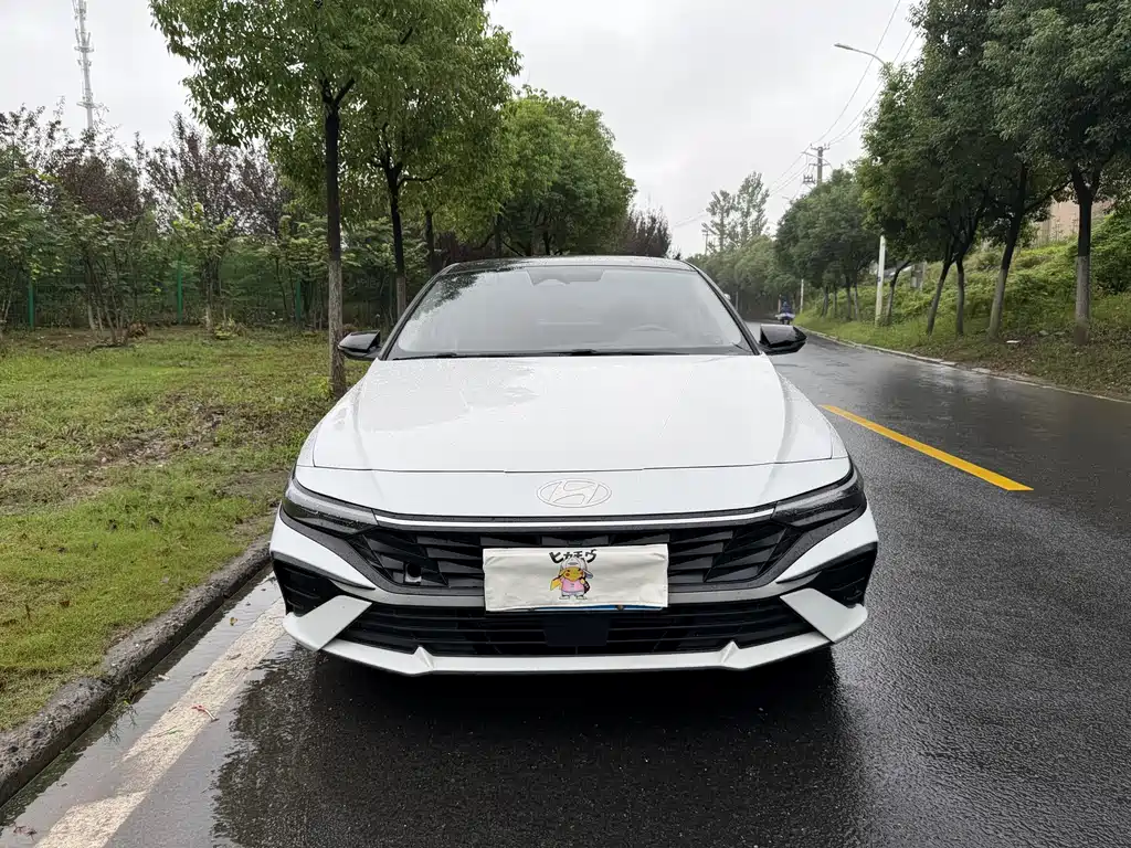 Hyundai Elantra — фото 2