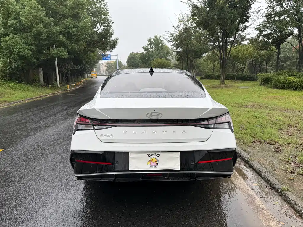 Hyundai Elantra — фото 13