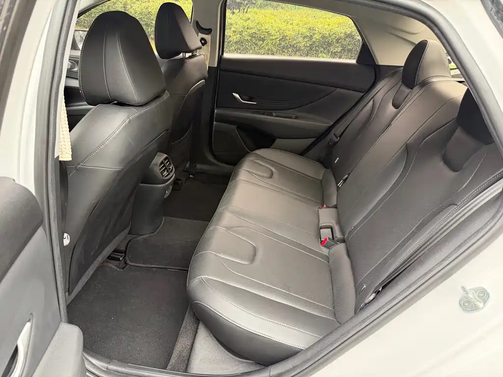Hyundai Elantra — фото 4