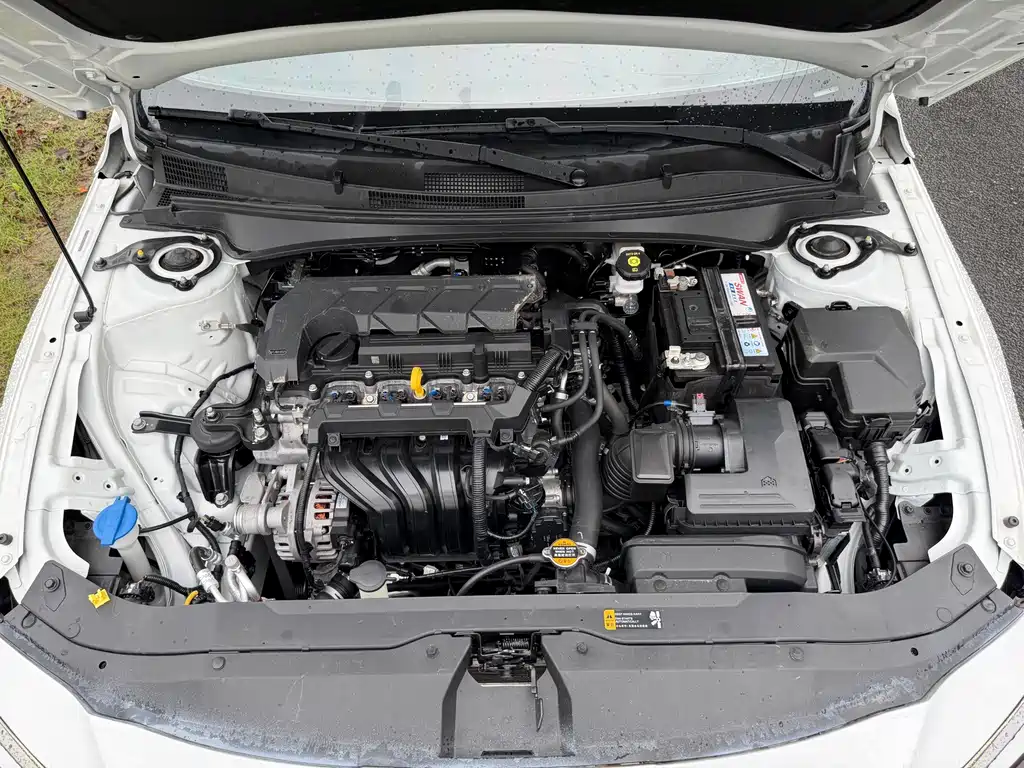 Hyundai Elantra — фото 10