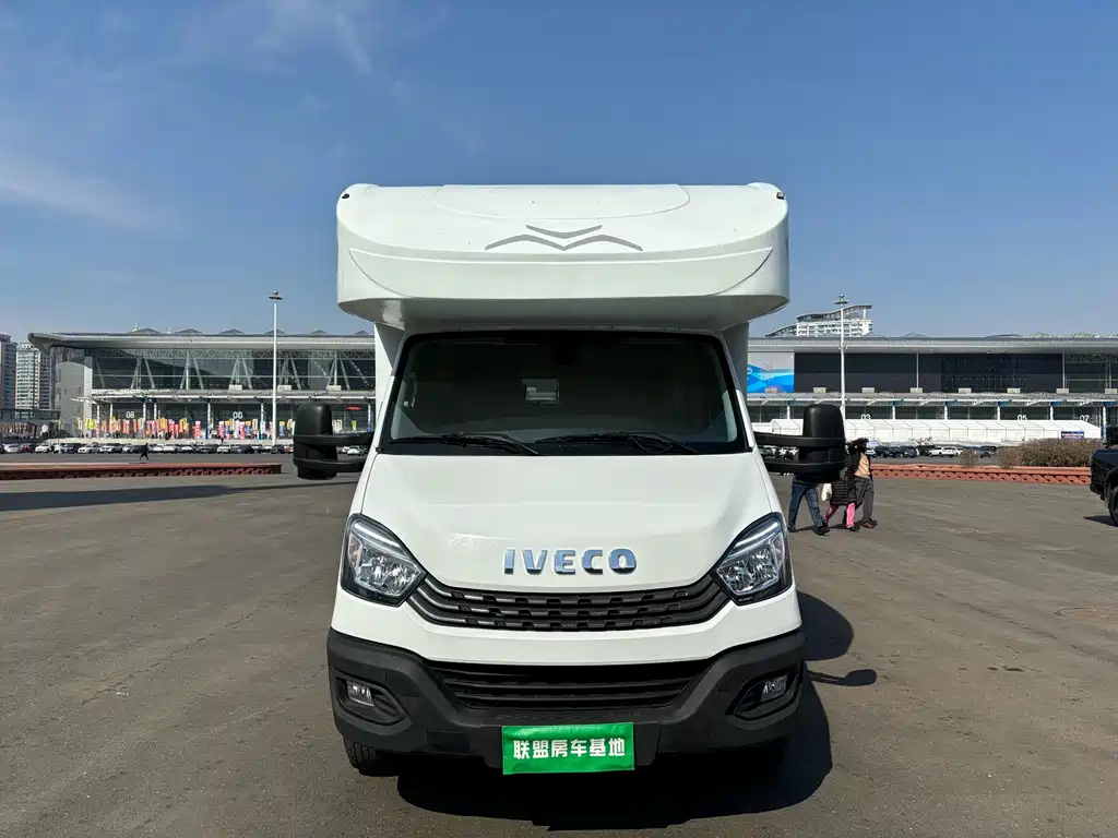 IVECO Ousheng — фото 2