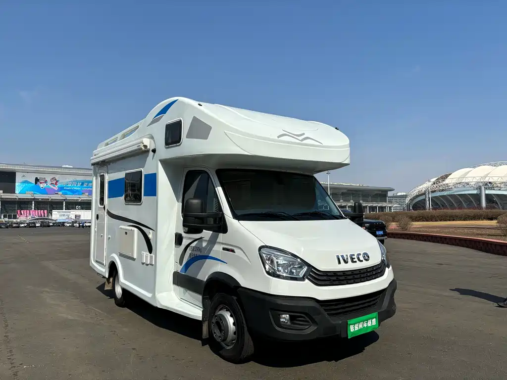 IVECO Ousheng — фото 3