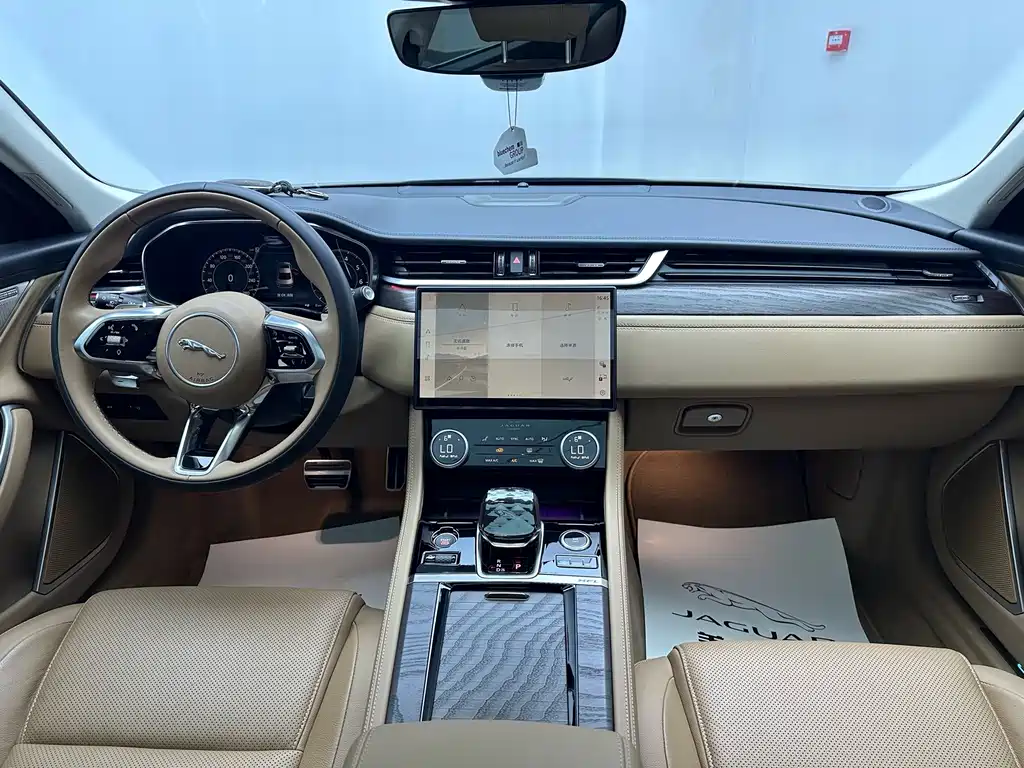Jaguar XFL — фото 15