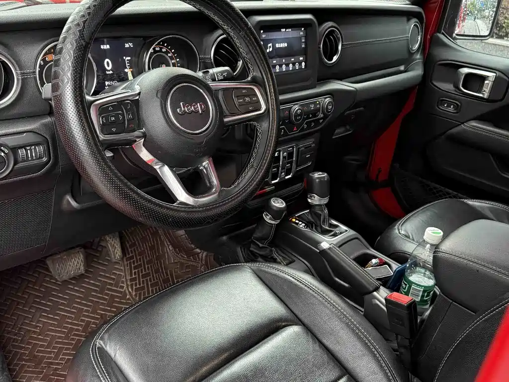 Jeep Wrangler — фото 6