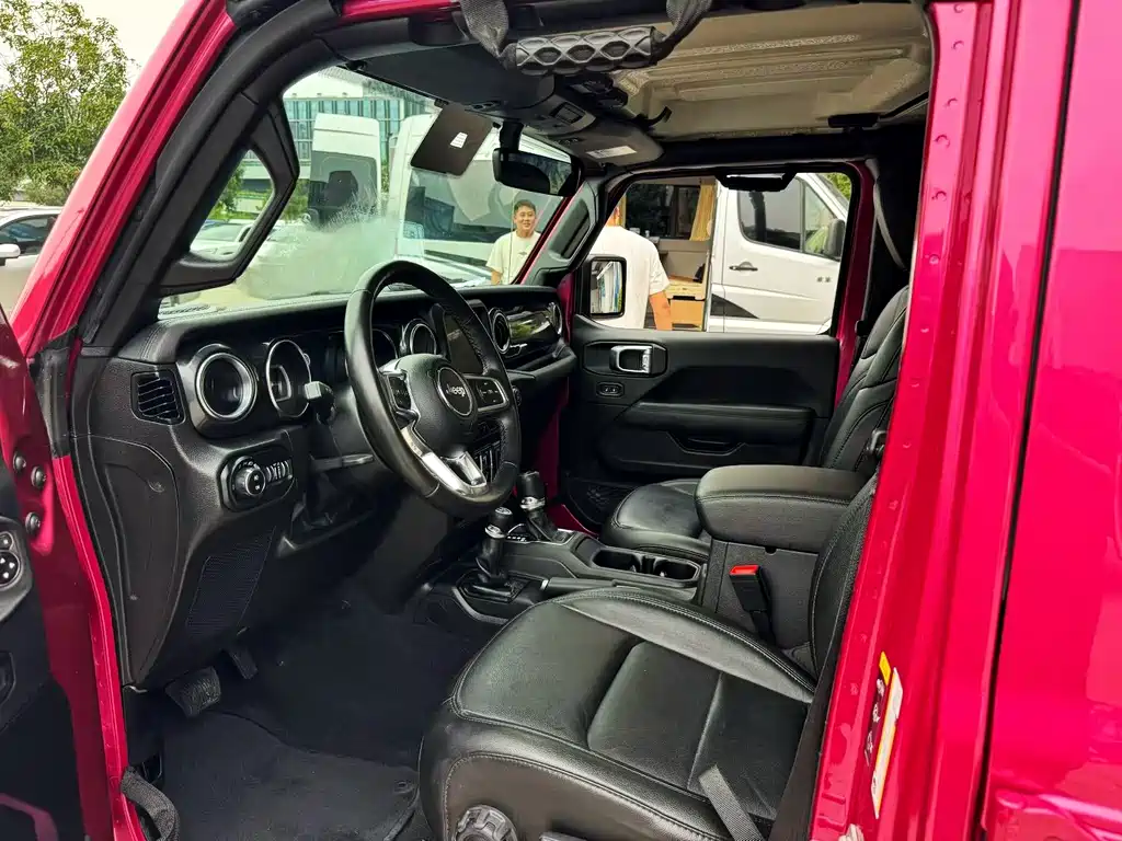Jeep Wrangler — фото 7