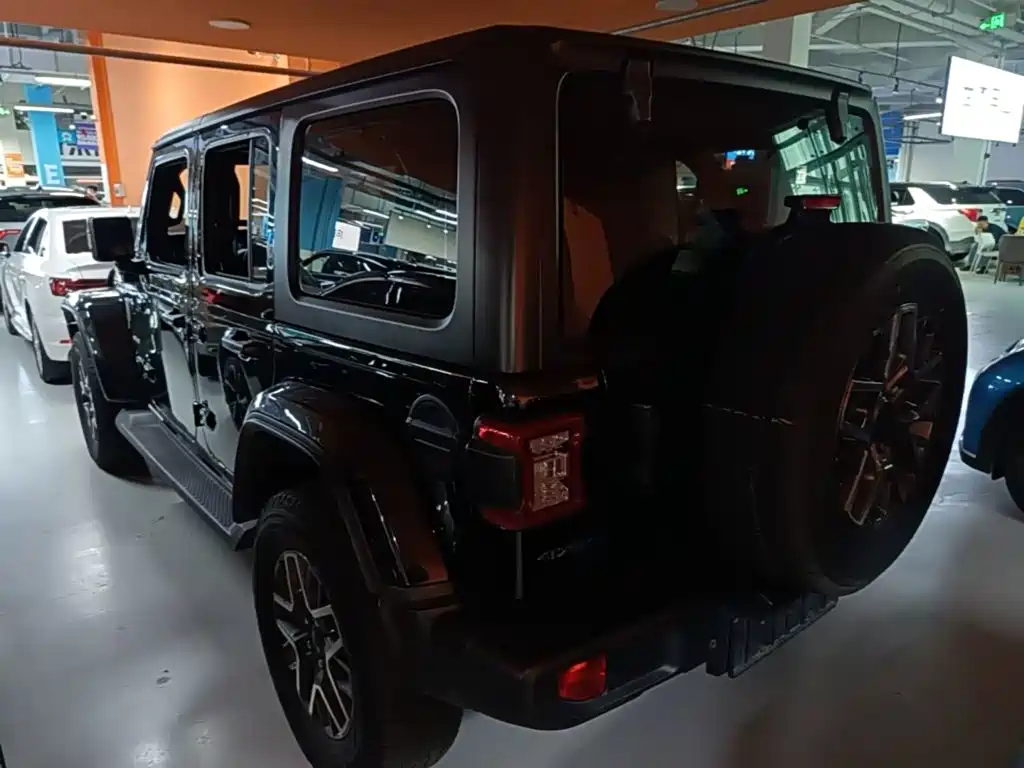 Jeep Wrangler PHEV — фото 5