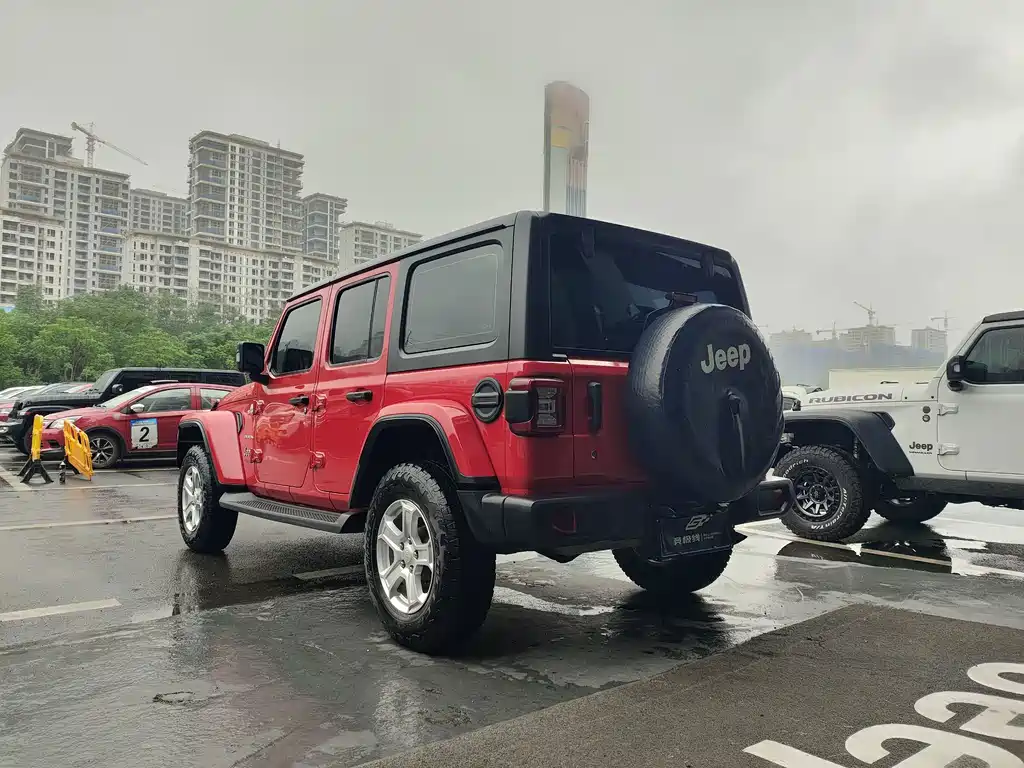 Jeep Wrangler — фото 14