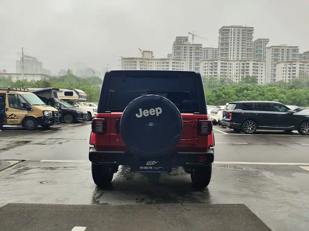 Jeep Wrangler — фото 15
