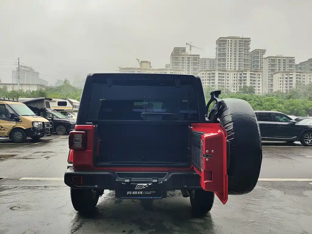 Jeep Wrangler — фото 17