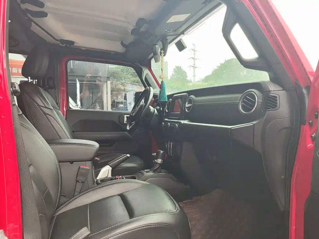 Jeep Wrangler — фото 7