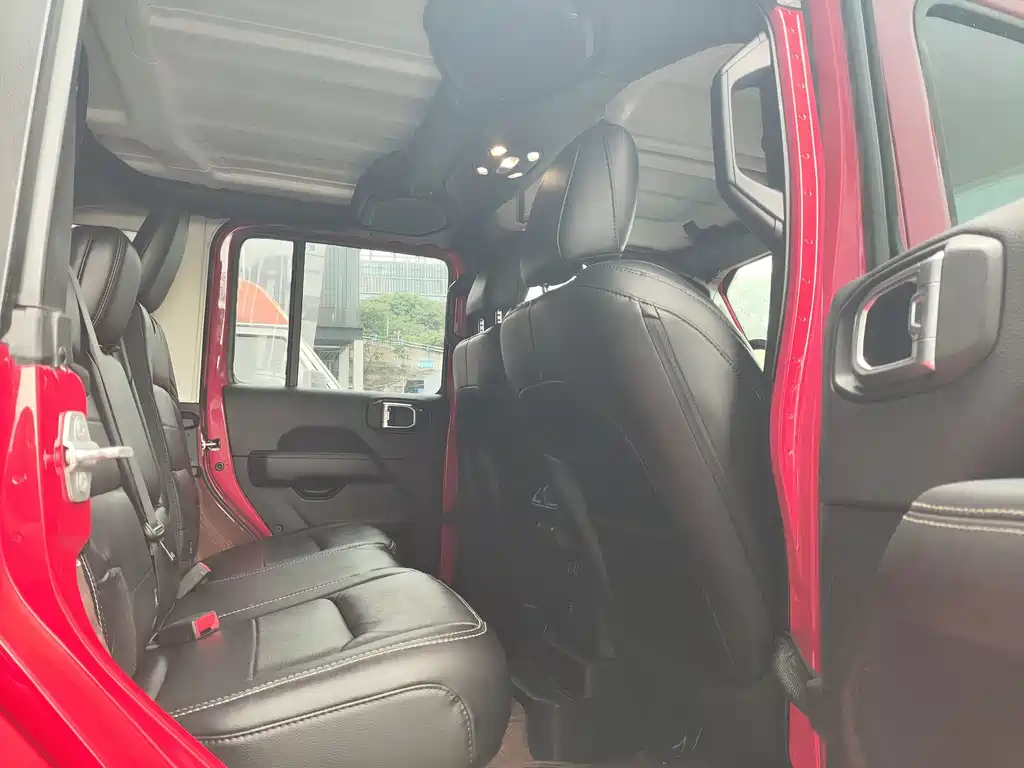 Jeep Wrangler — фото 8