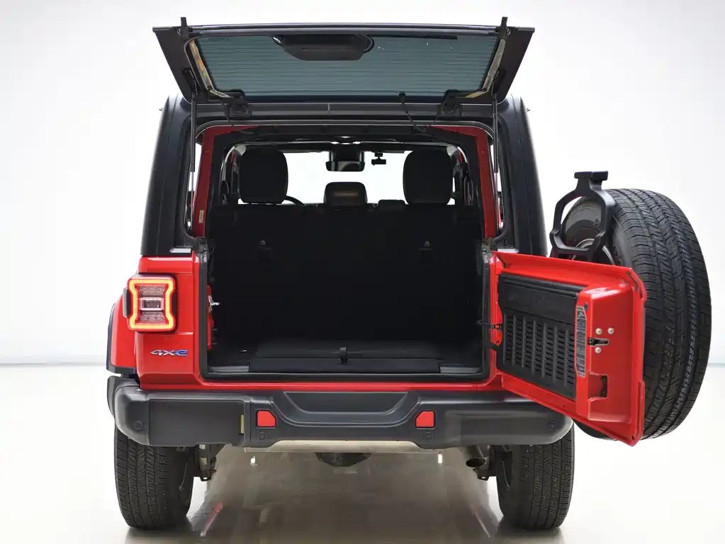 Jeep Wrangler PHEV — фото 10