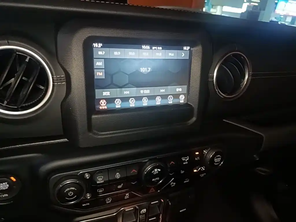 Jeep Wrangler — фото 13