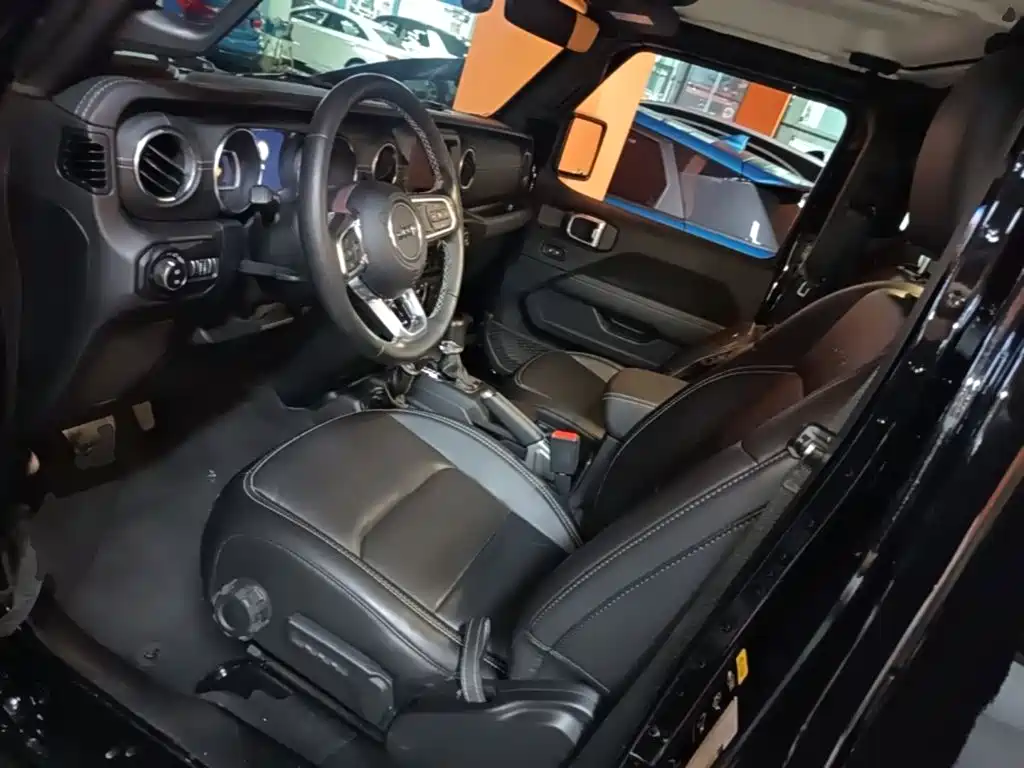Jeep Wrangler — фото 15