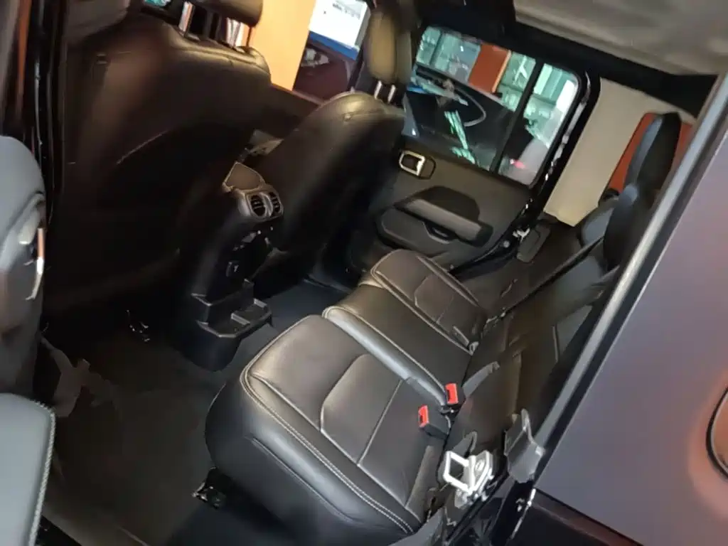 Jeep Wrangler — фото 17