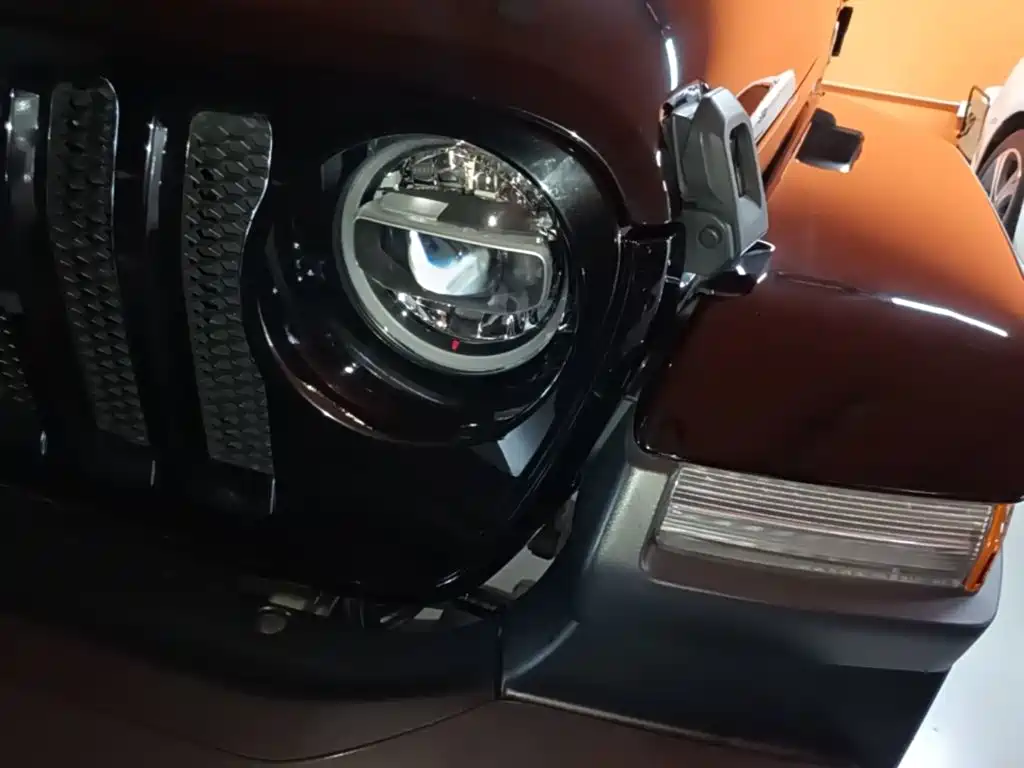 Jeep Wrangler — фото 24