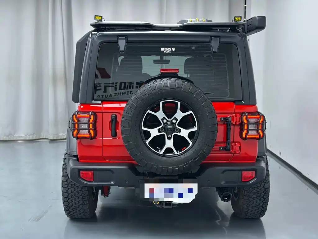 Jeep Wrangler — фото 16