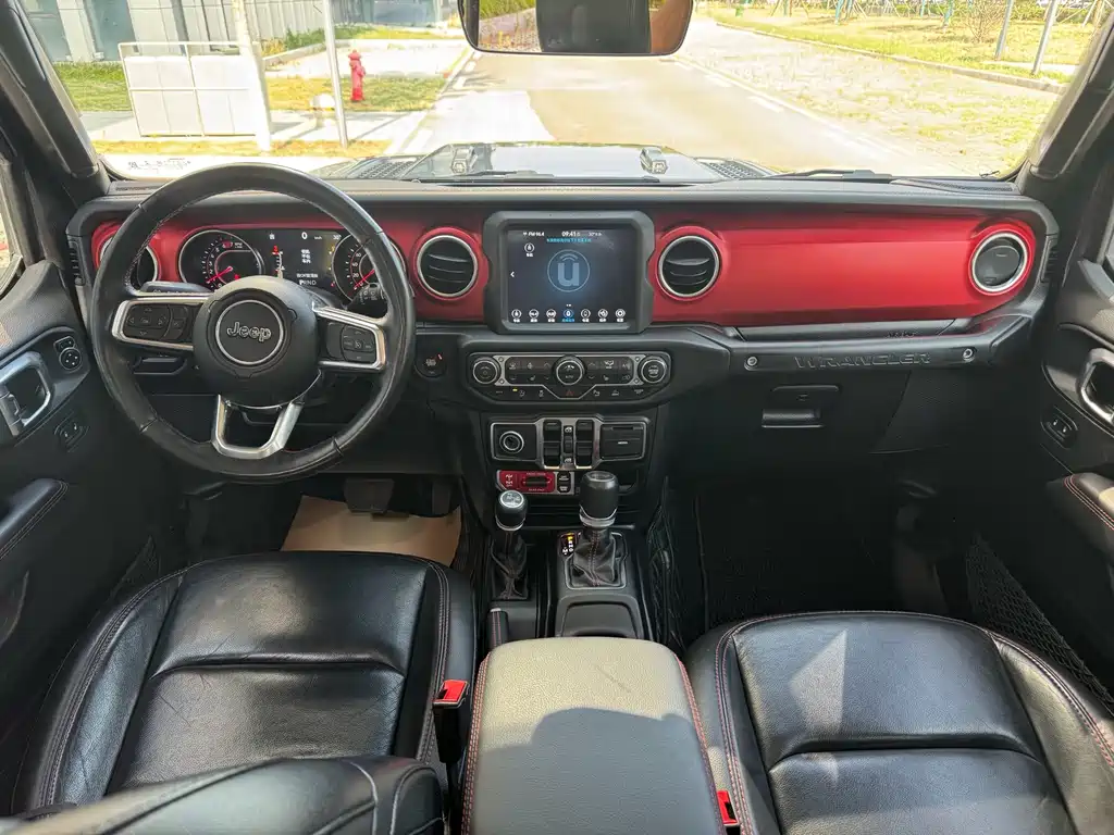 Jeep Wrangler — фото 18