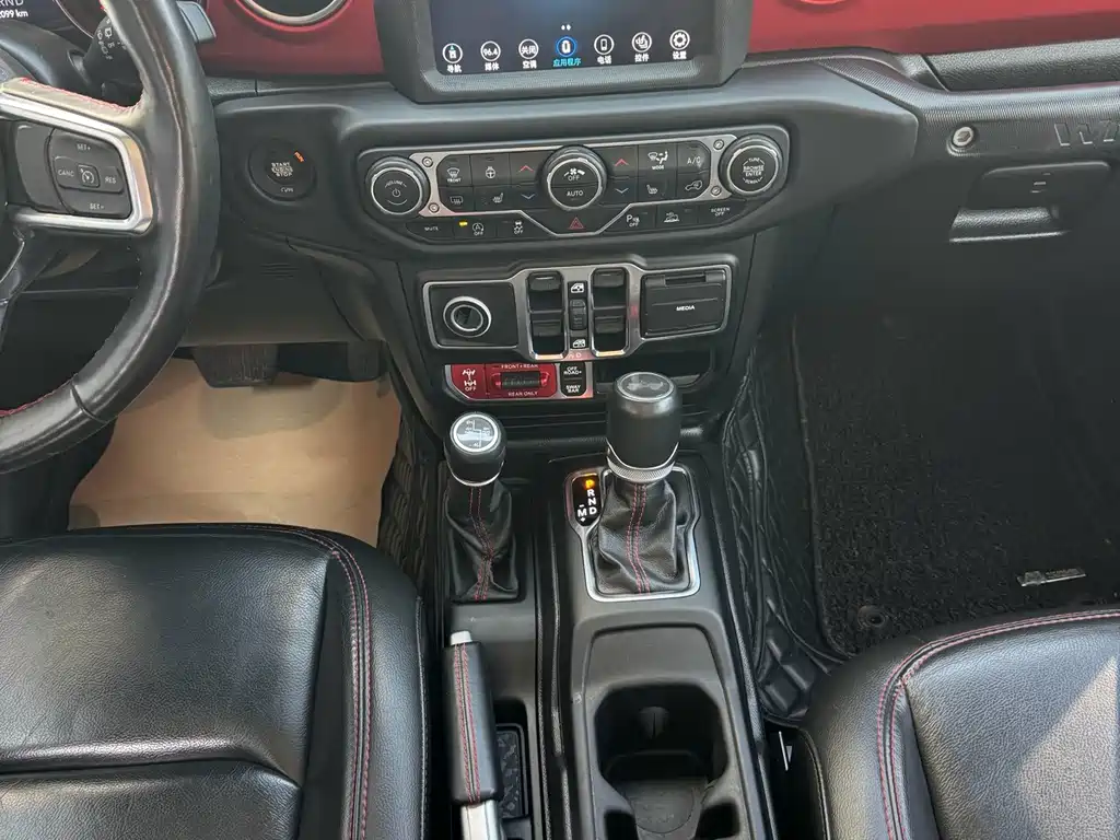 Jeep Wrangler — фото 19