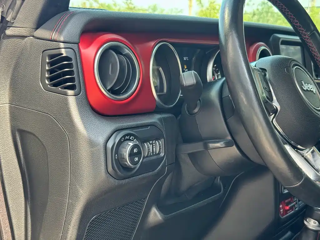 Jeep Wrangler — фото 20